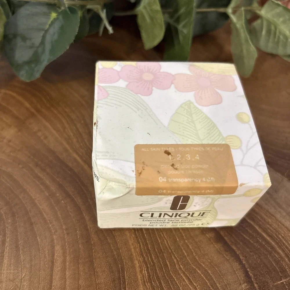 Clinique Blended Face Powder~04 Transparency 4 (M)~, 0.88oz/25g, New In Box